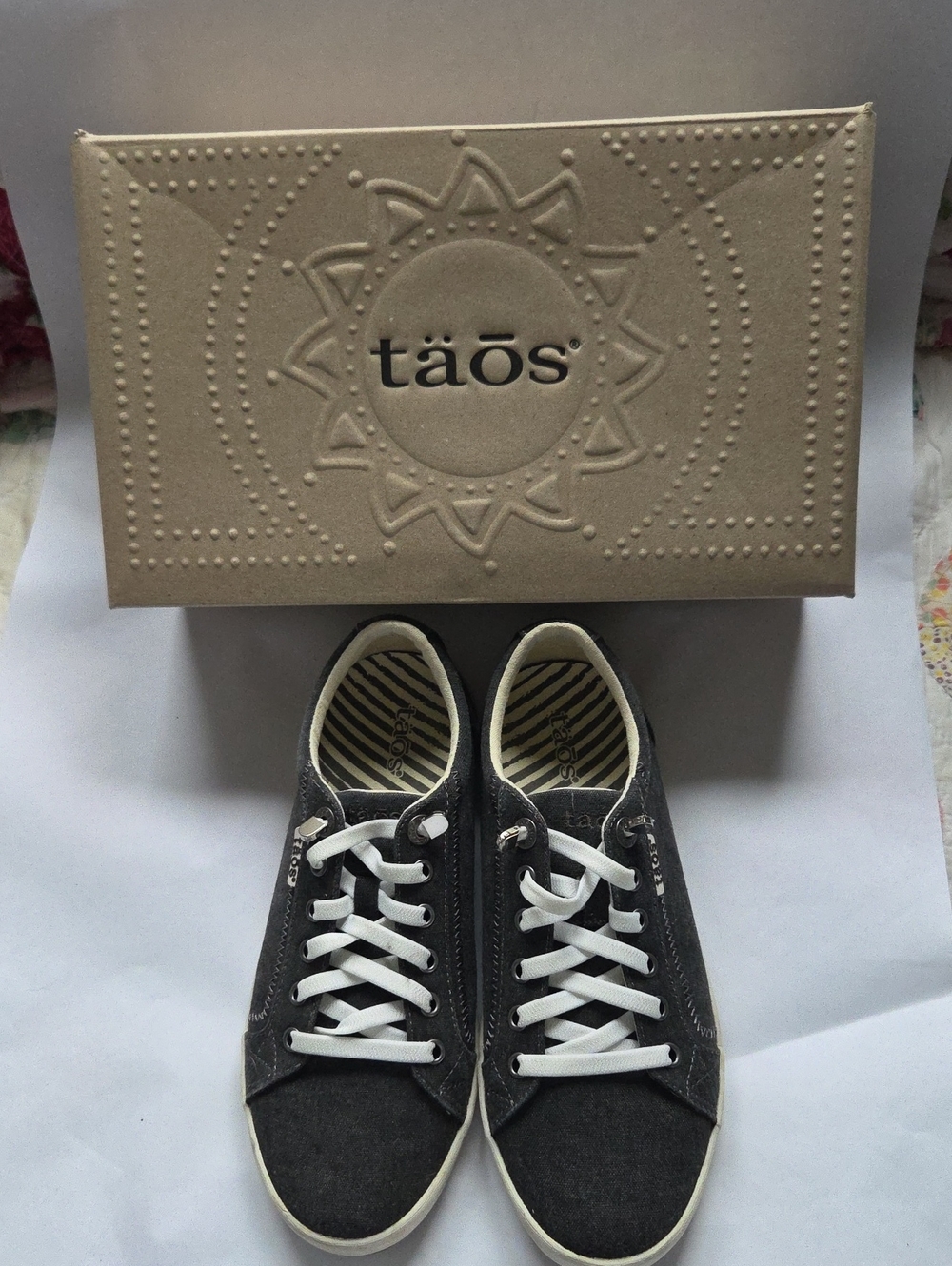 Taos Footwear Star Charcoal Wash Lace-Up Sneakers Size 8M